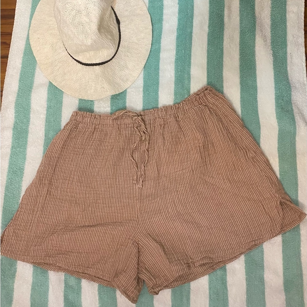 NWOT Kona Sol Tan& White Striped High Waist Shorts Relaxed Fit